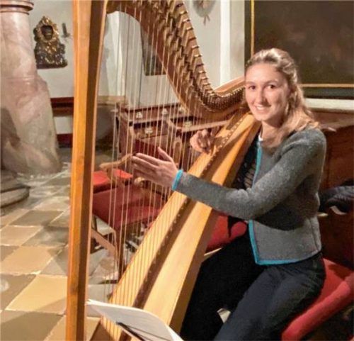 Anna Hundhammer umrahmte den Gebetsabend mit ihrer Harfe. Foto kotter