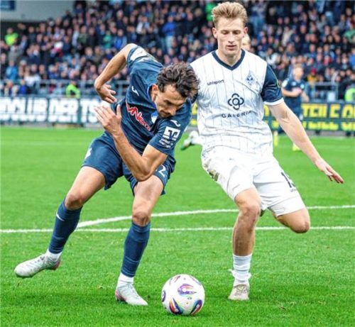 Arian Llugiqi (links) brachte Hoffenheim II gegen Waldhof Mannheim mit seinem ersten Saisontor in Führung.Foto Imago