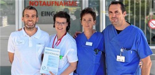 Ausgezeichnete Teamarbeit: (von links) Dr. Quirin Reiter, Facharzt für Unfallchirurgie, sowie Anna Hubert, Chirurgische Leiterin, Astrid Pesch, Pflegerische Leiterin, Dr. Martin Steiner, Ärztlicher Leiter der Notaufnahme. Foto Romed-Kliniken