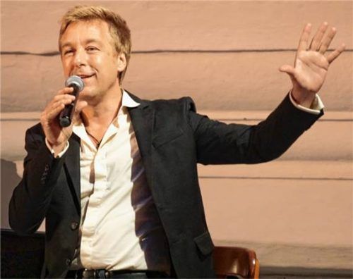 Bariton Max Müller präsentiert sein Programm „… eine Himmelmacht?“ gleich zweimal. Foto Schloss Amerang