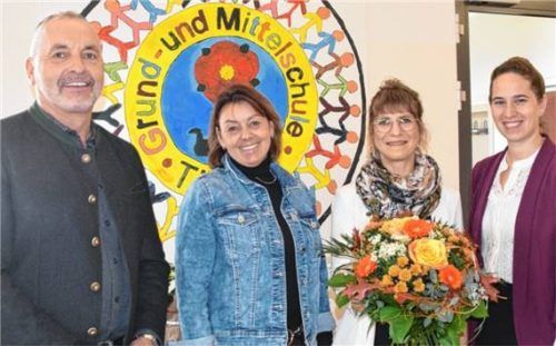 Bei der Amtseinführung: (von links) Schulamtsleiter Martin Rothenaicher, Rektorin Alexandra Ludwig, Konrektorin Kathrin Krempl und Zweite Bürgermeisterin Carolin Auer. Foto wagner