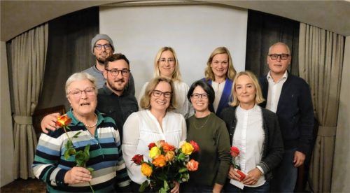Bei der Ehrung: (von links) Karin Garnreiter, Simon Wastlhuber, Max Wendlinger, Pia Lukas, Pia Wendlinger, Gabi Feicht, Dr. Manuela Gronostay, Uschi Wendlinger und Andreas Bruckbauer. Foto  DAV-Sektion Bergbund