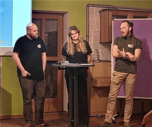 Benedikt Soukup, Elisa Enzinger und Christian Buchner vom Verein Movinn Forward (von links). Foto tourismusverein