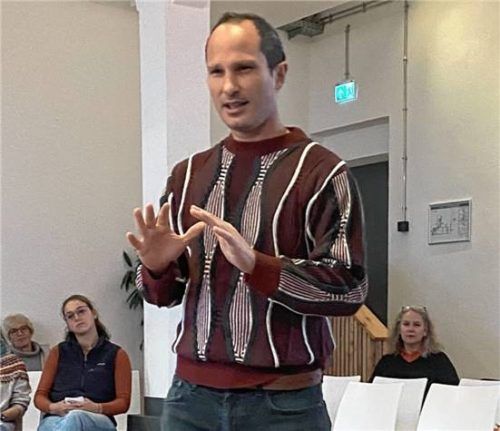 Benedikt Zimmermann berührt mit seinem Monolog.Foto  Grun