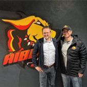 <p>Bürgermeister Stephan Schlier nahm mit dem EHC-Vorsitzenden Florian Zielinski an der Eröffnung teil.</p>
