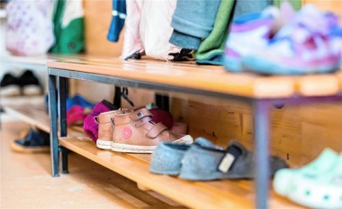 Damit ihre Kinder betreut werden, müssen Eltern teilweise tief in die Tasche greifen. Foto dpa