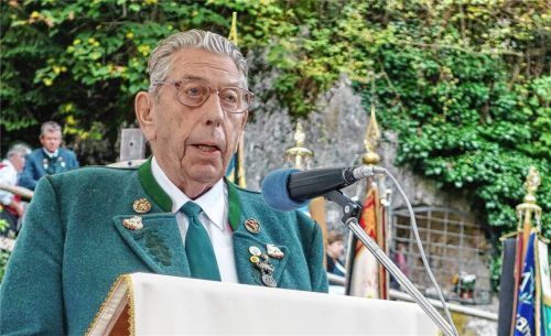 Das Bild zeigt Hans Pumpfer anlässlich einer bayerisch-tirolerischen Wallfahrt in Sachrang.Foto Hötzelsperger