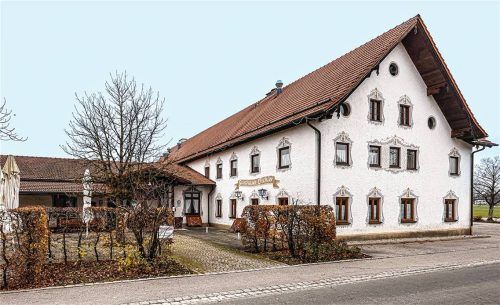 Das Gasthaus Bichler in Ramerberg wird wohl bald der Vergangenheit angehören. An seiner Stelle sollen nach Plänen der Eigentümer-Familie sieben Doppelhäuser entstehen. Foto Kirchgraber