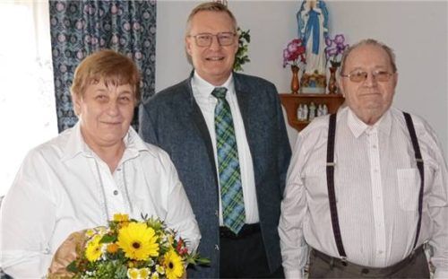 Das Jubelpaar Hilbert mit Bürgermeister Martin Lackner (Mitte). Foto gillitz