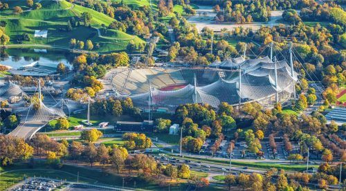 Das Münchner Olympiastadion aus der Luft gesehen. Foto dpa