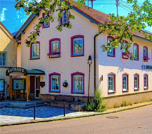 Das Rathaus in Oberbergkirchen muss erweitert werden. Das beschert der Verwaltungsgemeinschaft im kommenden Jahr einen Ausnahmehaushalt. Foto  Klöpper