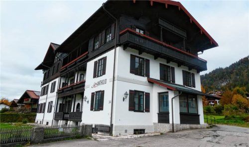 Der Altbau des Generationenhauses weicht bald einem Neubau. Die Hälfte der Aufträge hat der Gemeinderat jetzt vergeben. Foto Josef Hauser