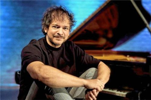 Der Bad Aiblinger Pianist Chris Gall ist nicht zum ersten Mal zu Gast in Schloss Hartmannsberg.Foto Vetter