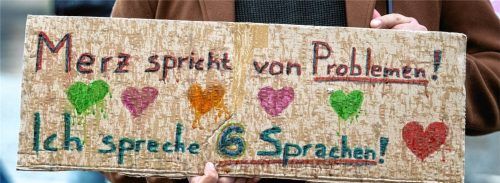 Der bayerische Flüchtlingsrat rief in München gegen die „Stadtbild“-Aussage des Bundeskanzlers auf. Foto dpa