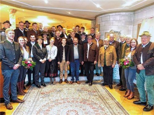 Der Jägerhoagascht in der Residenz Heinz Winkler war mit Verleihung der Jägerbriefe verbunden.Foto Hötzelsperger