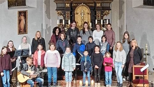 Der Jugendchor hat vor zehn Jahren mit neun Mitgliedern angefangen. Mittlerweile treffen sich 23 Mitglieder, um miteinander zu singen. Foto eberl