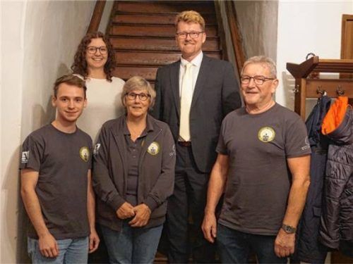 Der neue Vorstand der Schützengesellschaft Walkersaich: (von links) Jugendleiter Jonas Leiner, Kassierin Sabine Linner, Schützenmeisterin Angelika Kellner, Bürgermeister Roland Kamhuber und der stellvertretende Schützenmeister Richard Reinthaler. Foto sutherland