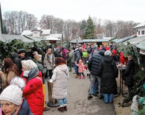 Der Pemmeringer Adventszauber lockte auch in diesem Jahr zahlreiche Besucher an. Foto dinger