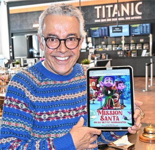 Der Rosenheimer Gastronom Eric Brodka hat die Titelmusik für den Film „Mission Santa – Ein Elf rettet Weihnachten“ geschrieben. Foto  Schlecker