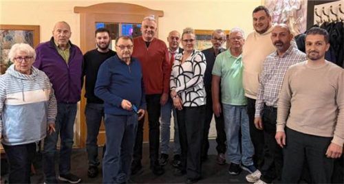 Der SPD-Ortsverein stellt sich neu auf: (von links) Christine Blaschek, Alex Will, Ugur Atac, Gert Hilger, Peter Schmid-Rannetsperger, Kai Dannenberg, Alexandra Dannenberg, Richard Fischer, Bernd Wegmann, Patrick Hüller, Wolfgang Rakowitz, Hüseyin Cabuk.Foto  spd