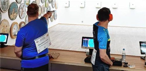 Der Stechschuss zwischen Lukas Spachtholz (neun Ringe) und Johannes Seitz (zehn Ringe).Foto re