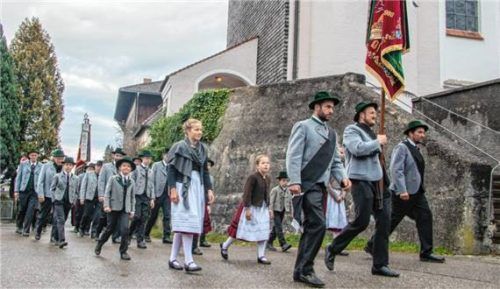 Der Trachtenverein war Teil des Kirchenumzugs. Fotos stache