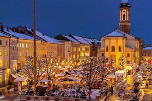 Der Traunsteiner Christkindlmarkt zählt zu den Veranstaltungshöhepunkten in der Großen Kreisstadt und lockt jedes Jahr Tausende Besucher in die Innenstadt.Foto Monika Fischer