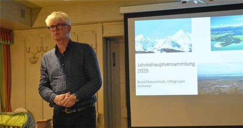 Der Vorsitzende Bund Naturschutz Achental, Ulrich Penzkofer, hielt einen vielseitigen Vortrag. Foto Wunderlich