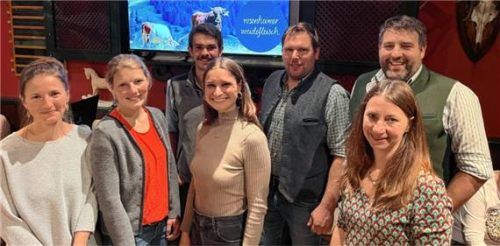 Der Vorstand: (von links) Barbara Maurer (Kassenprüferin), Christiane Voggenauer (Kassenprüferin), Leo Fischbacher (Kassier), Stephanie Wimmer (Schriftführerin), Hubert Nagele (stellvertretender Vorsitzender), Kaspar Gasteiger (Vorsitzender) und Stefanie Adeili (Zweite stellvertretende Vorsitzende). Foto re