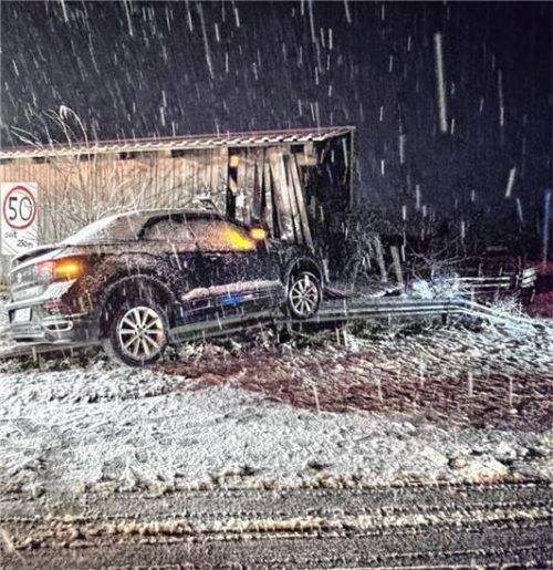 Der Wagen kam an einem angrenzenden Schuppen zum Stehen.Foto barth