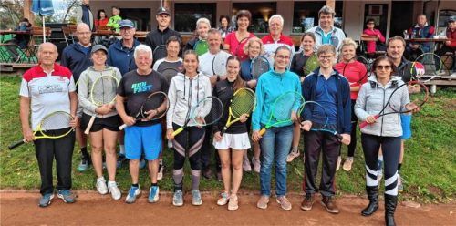 Die 20 Teilnehmer des Schleiferlturniers der Tennisabteilung des TSV Mühldorf. Foto TSV