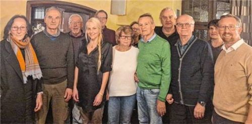 Die Bad Aiblinger AfD-Stadtratskandidaten mit Bürgermeisterkandidatin Silvia Groß (Vierte von links). Foto AFD