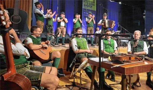 Die „Brucker Sänger“ präsentierten altbairisches und alpenländisches Liedgut. Foto sedlbauer
