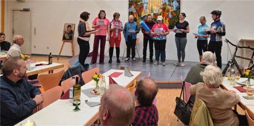 Die Einlage der hauptamtlichen Mitarbeiter in der Stadtkirche Kolbermoor wurde mit großem Applaus belohnt.Foto Stadtkirche