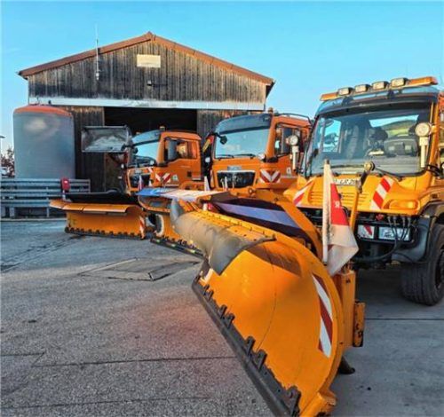 Die Fahrzeuge stehen bereit – auch für einen harten Winter mit viel Schnee sieht sich der Bauhof gerüstet. Foto re