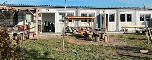 Die Gemeinde Schechen will die beiden Container am Tannenweg kaufen, in denen momentan der Naturkindergarten ein Übergangsdomizil gefunden hat. Foto Heinz