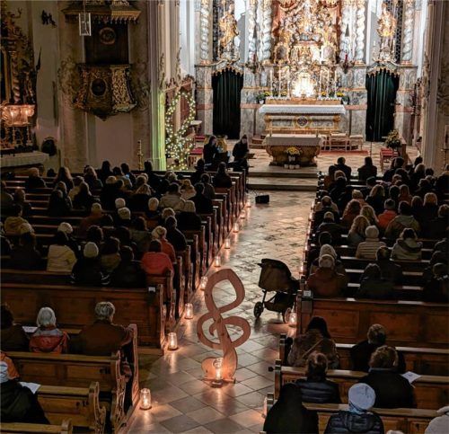 Die große Pfarrkirche war gut besucht zum Konzert von Herz & Gspiar. Foto sutherland