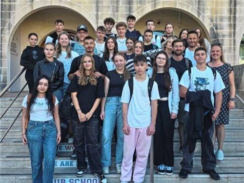 Die Gruppe der Schüler und Lehrer aus Gars.Foto re