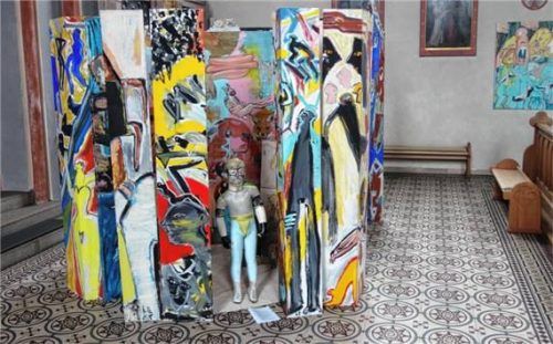 Die in Griesstätt lebende Künstlerin Lisa Endriß gestaltete eine Installation zum Thema Schöpfung und Artenvielfalt. Foto friedrich