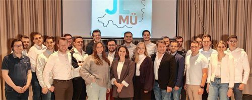 Die Kandidaten der Jungen Liste, die für den Kreistag kandidieren.Foto  Sontag-Lohmayer