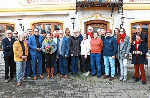 Die Kandidaten der SPD mit Bastian Wernthaler (Sechster von links). Foto SPD Wasserburg