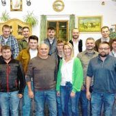 14 Männer und zwei Frauen