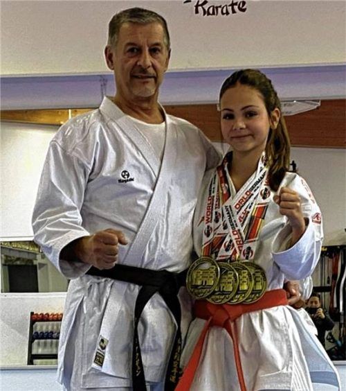 Die Karate-Weltmeisterin Louisa Hapfelmeier mit ihrem Trainer Adnan Akgün. Foto Lohmann