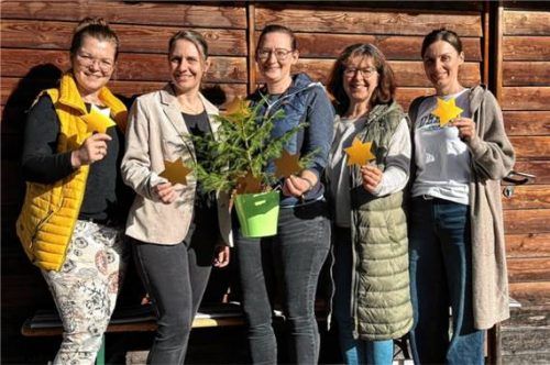 Die Kienberger, Obinger und Pittenharter Familienbeauftragten freuen sich über viele Schenker und Beschenkte: Theresa Kassewalder, Maria Eder, Kerstin Plank, Ingrid Wimmer, Maria Jetzelsperger.Foto / textauer