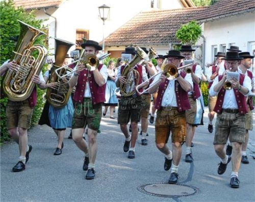 Die Kraiburger Blaskapelle hat jedes Jahr auch den Volksfestauszug angeführt. Foto bachmaier