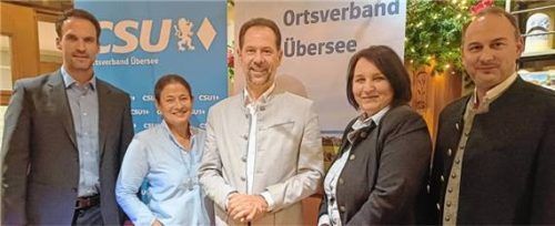 Die Liste der Kandidaten des CSU-Ortsverbandes wird von den ersten fünf Kandidaten auf der Liste angeführt (von links) Franz Wild, Michaela Stein, Bürgermeisterkandidat Alexander Rank, Elisabeth Titz und Gemeinderat Stefan Berres. Foto Giesen