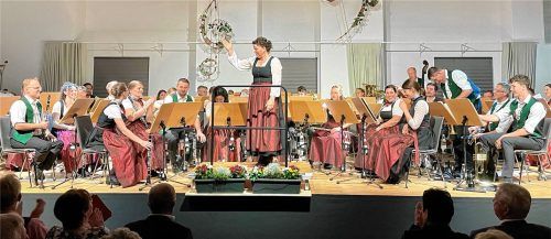 Die Musiker der Blaskapelle Bruckmühl sorgten als Sympathieträger für einen bunten und facettenreichen Konzertabend. Fotos Neuwirth