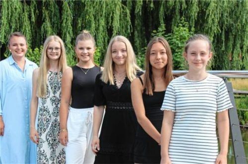 Die Musiker des Benefizkonzerts, das Pianistin Sylvani Utami im Herzoglichen Kasten organisiert. Foto Röhrl
