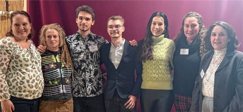 Die neue Vorstandschaft des Kreisjugendrings: (von links) Verena Mück, Claudia Nickl, Manuel Neumann, Elias Hentschel, Kristina Pauli, Marion Rasovic und Claudia Hausberger. Foto fischer