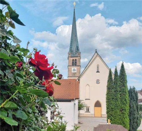 Die Pfarrkirche Mariä Himmelfahrt wird nach zweijähriger Sanierungszeit wieder eröffnet.Foto re